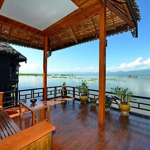 Deluxe First Row Lake View Twin